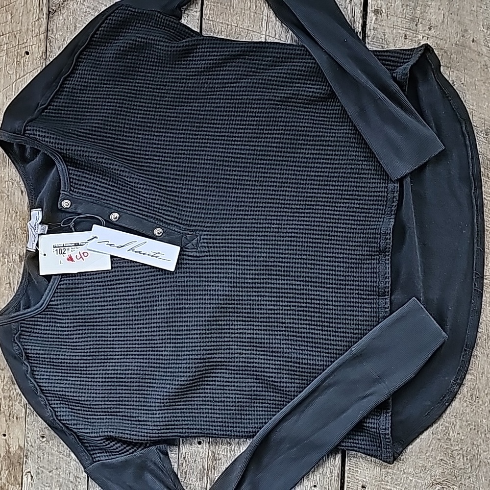 Red Haute Front Snap Black